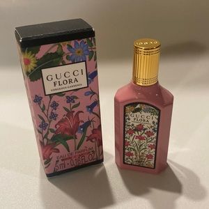 Gucci Flora Gorgeous Gardenia .16 fl oz Eau de Parfum